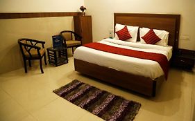 Capital O 4302 Hotel Imperial Lodge